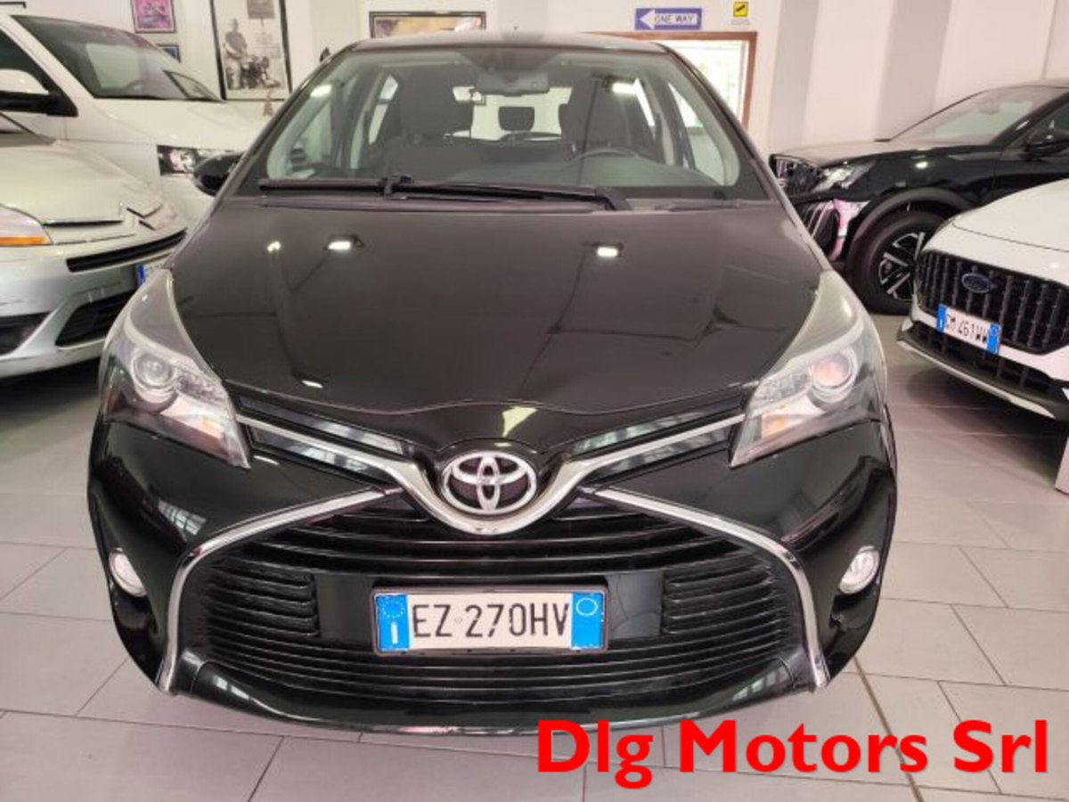 Toyota Yaris 1.0 5 porte Lounge (2)