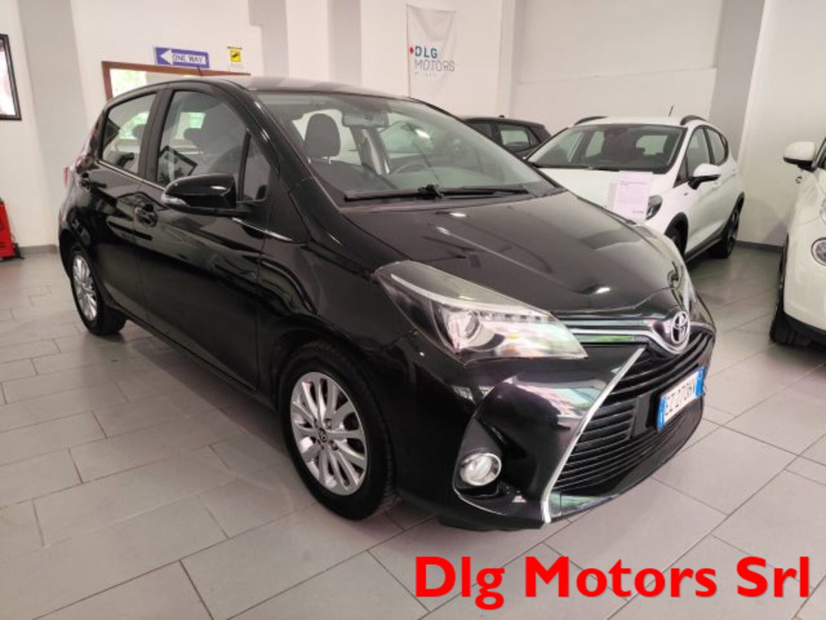 Toyota Yaris 1.0 5 porte Lounge (3)