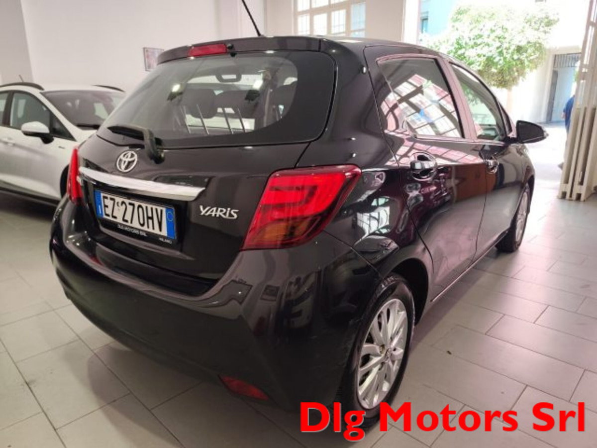 Toyota Yaris 1.0 5 porte Lounge (4)