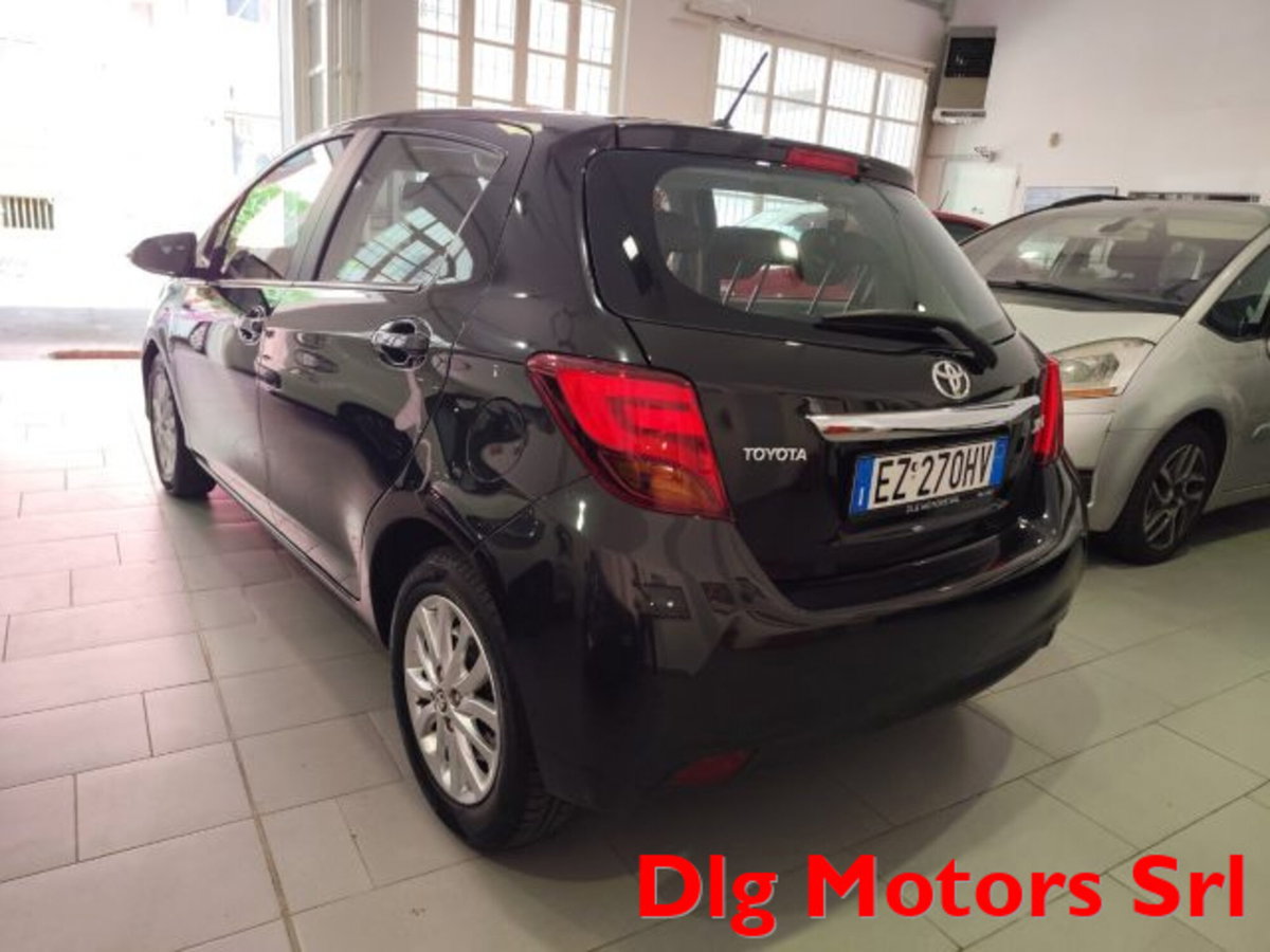 Toyota Yaris 1.0 5 porte Lounge (6)
