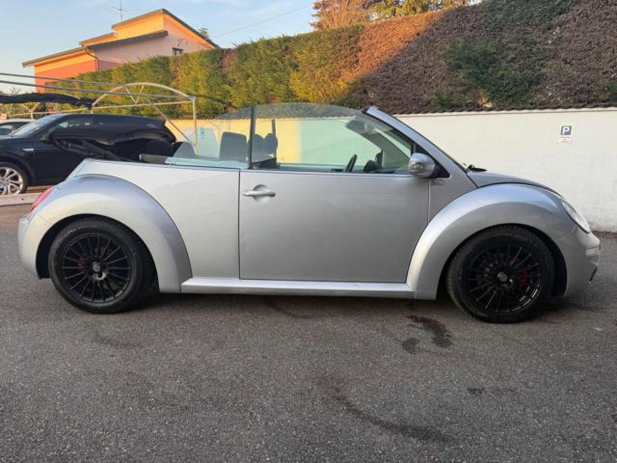 Volkswagen New Beetle Cabrio TDI 105CV (10)