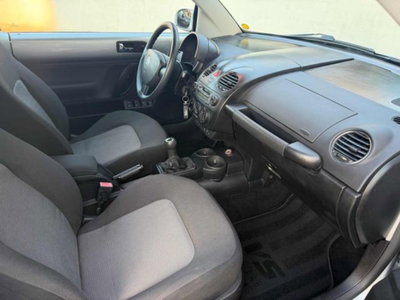 Volkswagen New Beetle Cabrio TDI 105CV (11)