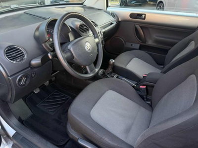 Volkswagen New Beetle Cabrio TDI 105CV (13)
