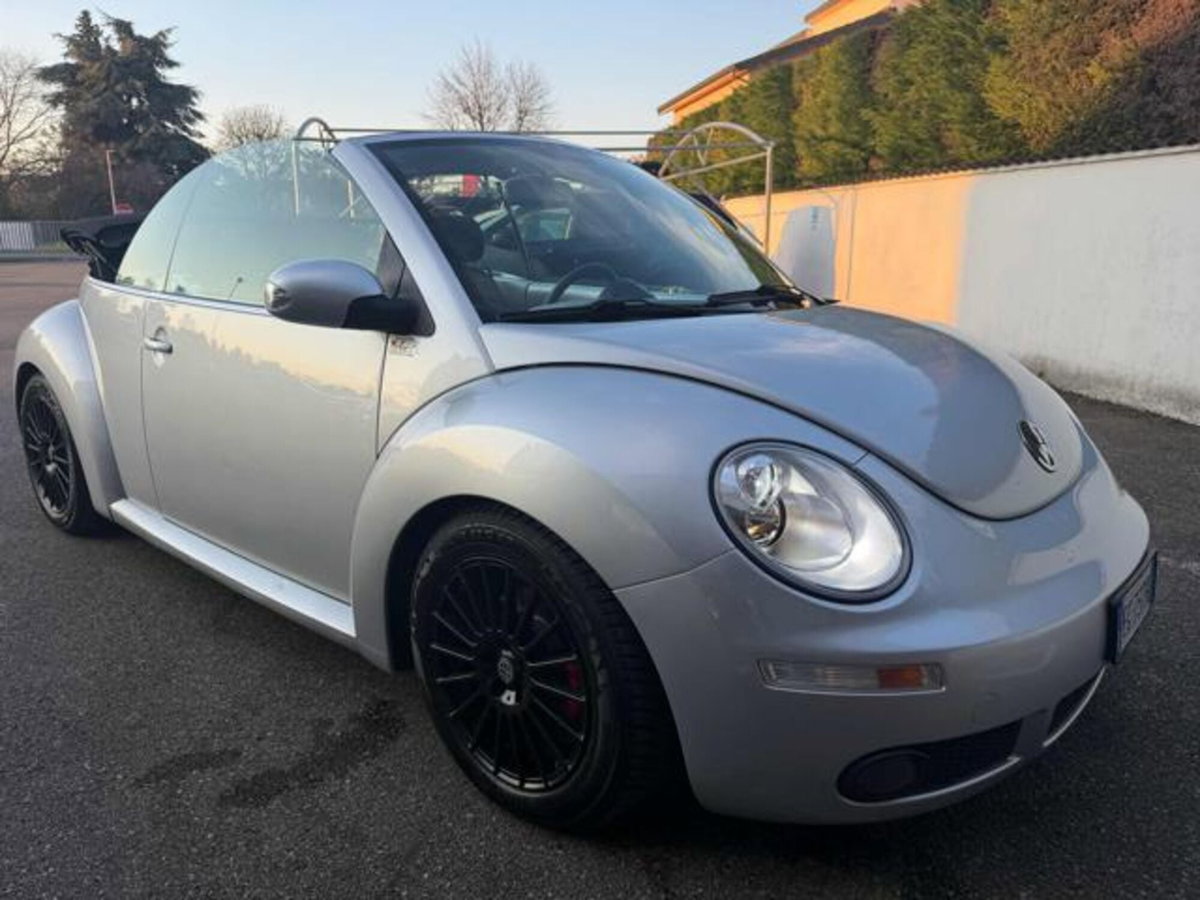Volkswagen New Beetle Cabrio TDI 105CV (3)