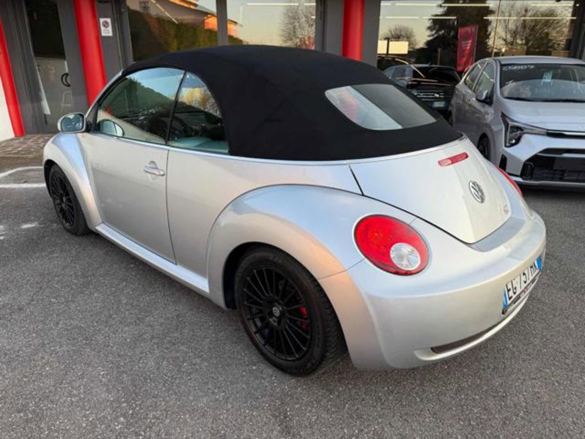 Volkswagen New Beetle Cabrio TDI 105CV (5)