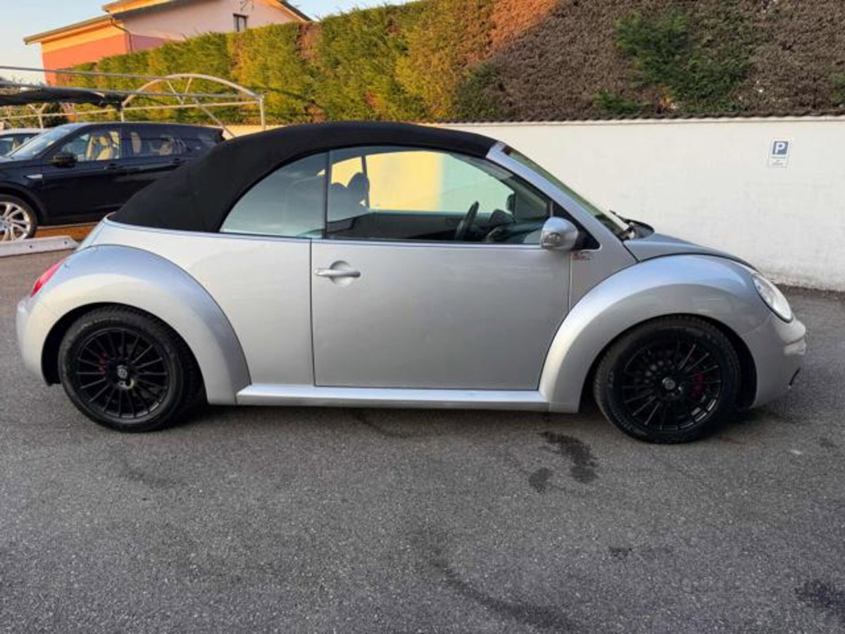 Volkswagen New Beetle Cabrio TDI 105CV (6)