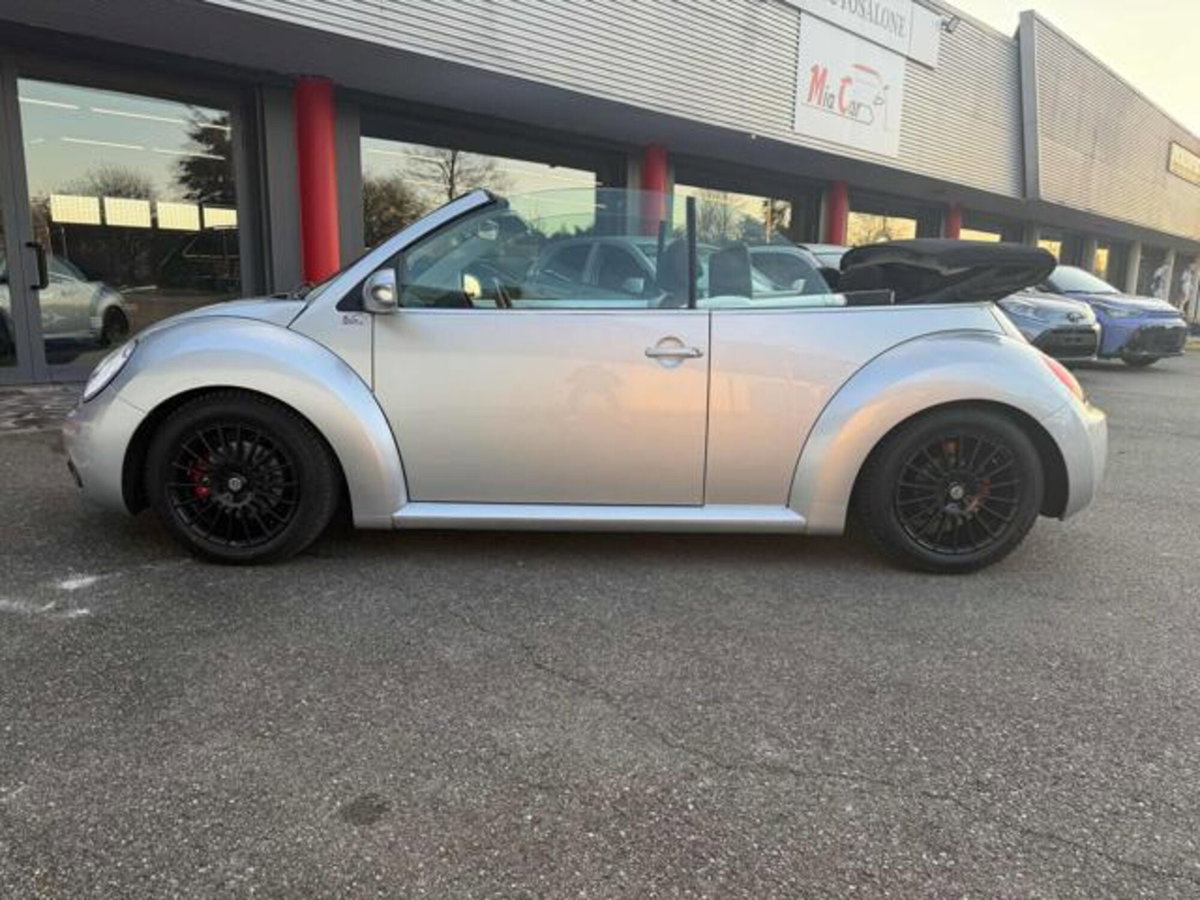 Volkswagen New Beetle Cabrio TDI 105CV (9)