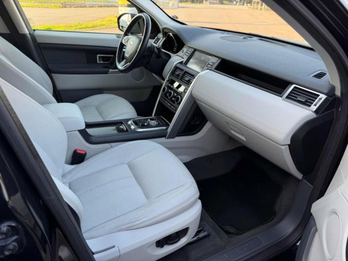 Land Rover Discovery Sport 2.2 TD4 HSE (13)