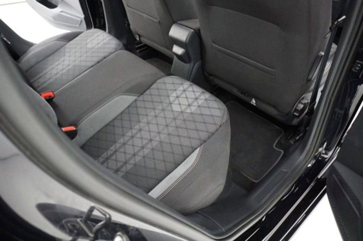 Volkswagen Taigo 1.0 tsi R-Line 115cv (11)