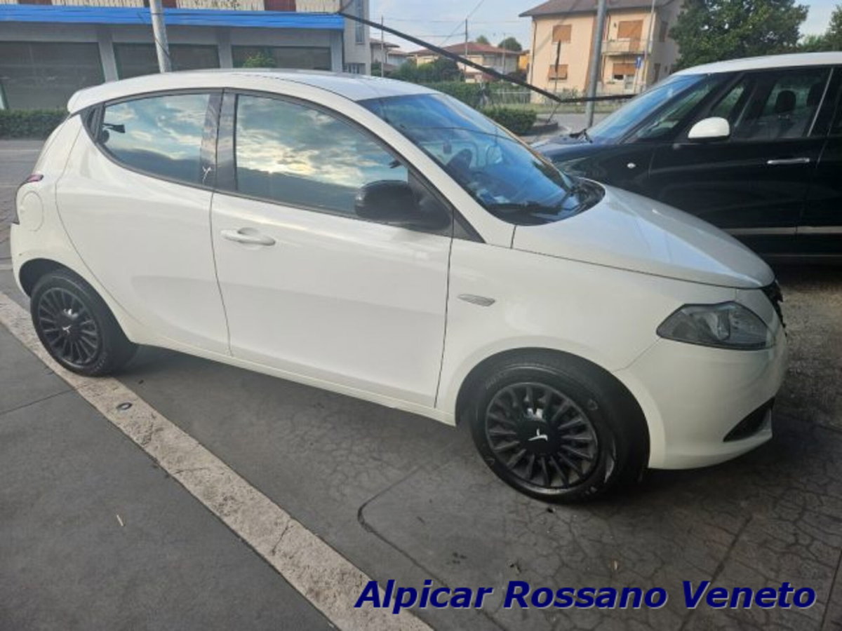Lancia Ypsilon 1.2 69 CV 5 porte GPL Ecochic Elefantino Blu