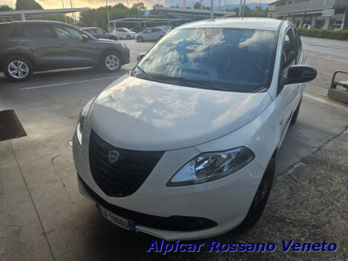 Lancia Ypsilon 1.2 69 CV 5 porte GPL Ecochic Elefantino Blu (2)