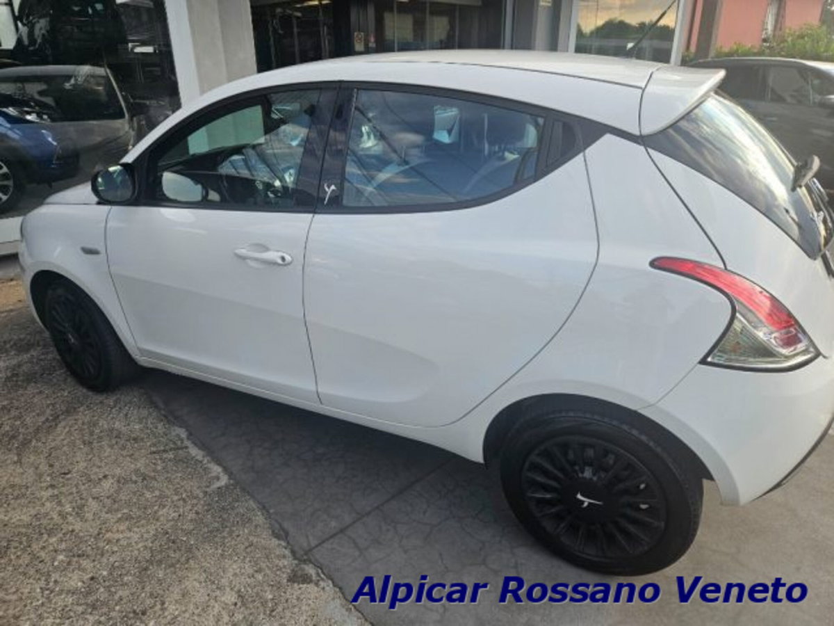 Lancia Ypsilon 1.2 69 CV 5 porte GPL Ecochic Elefantino Blu (3)