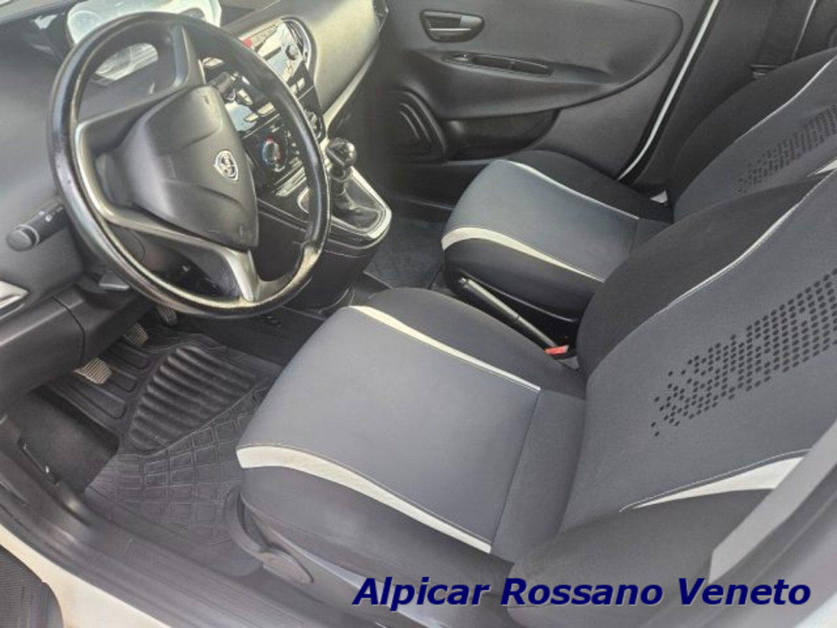 Lancia Ypsilon 1.2 69 CV 5 porte GPL Ecochic Elefantino Blu (5)