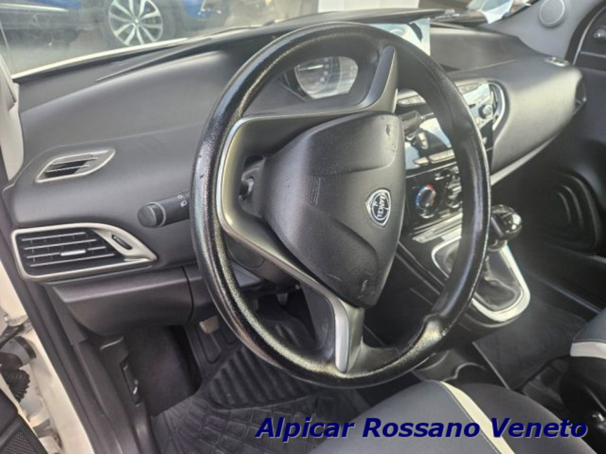 Lancia Ypsilon 1.2 69 CV 5 porte GPL Ecochic Elefantino Blu (6)