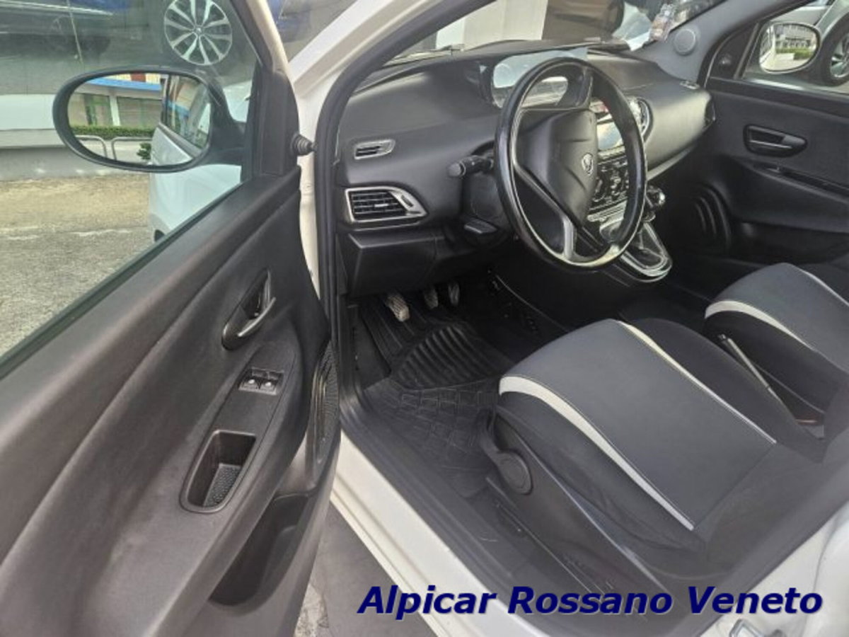Lancia Ypsilon 1.2 69 CV 5 porte GPL Ecochic Elefantino Blu (9)