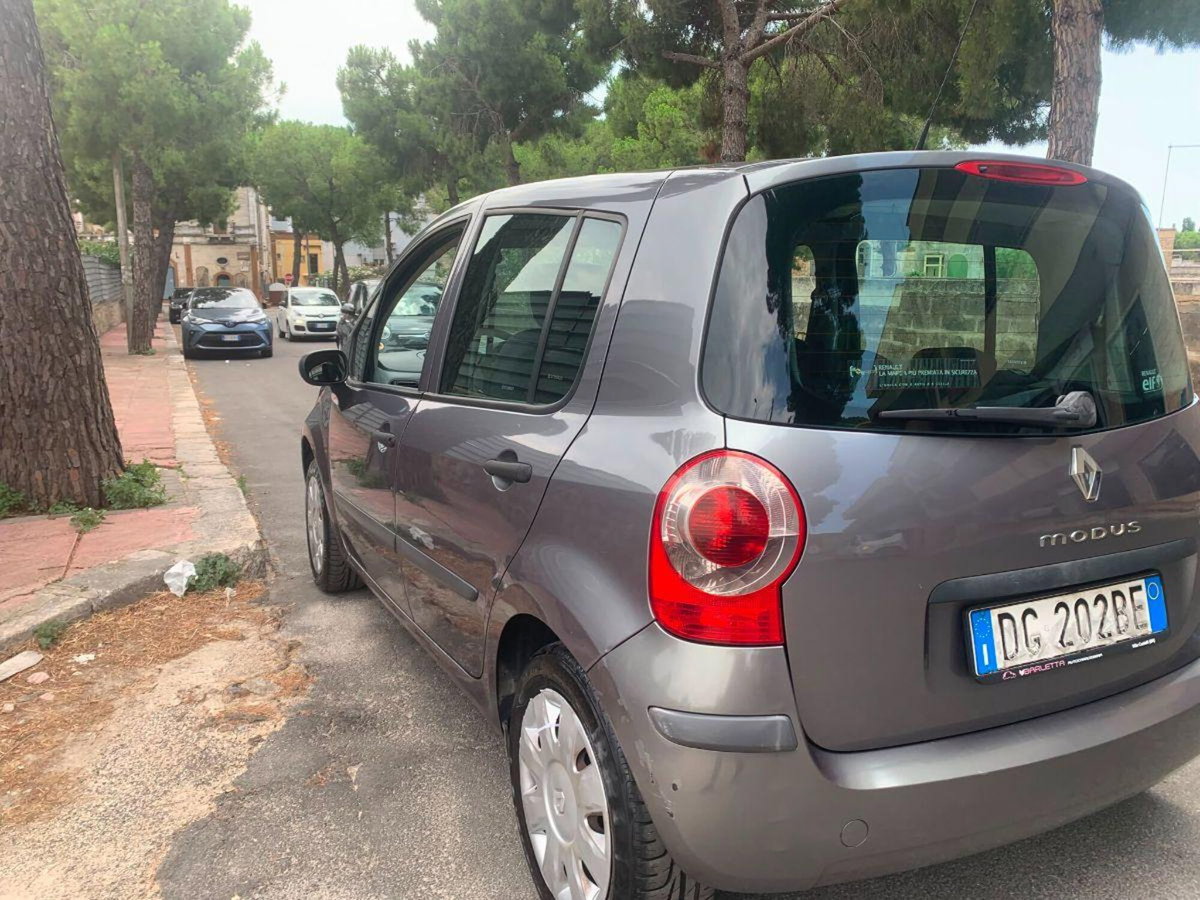 Renault Modus 1.5 dCi 70CV Saint Tropez (12)
