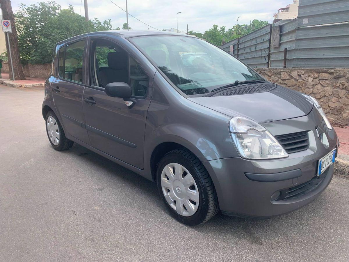 Renault Modus 1.5 dCi 70CV Saint Tropez (3)