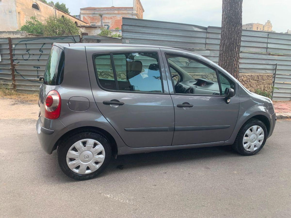 Renault Modus 1.5 dCi 70CV Saint Tropez (4)