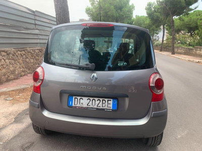 Renault Modus 1.5 dCi 70CV Saint Tropez (5)