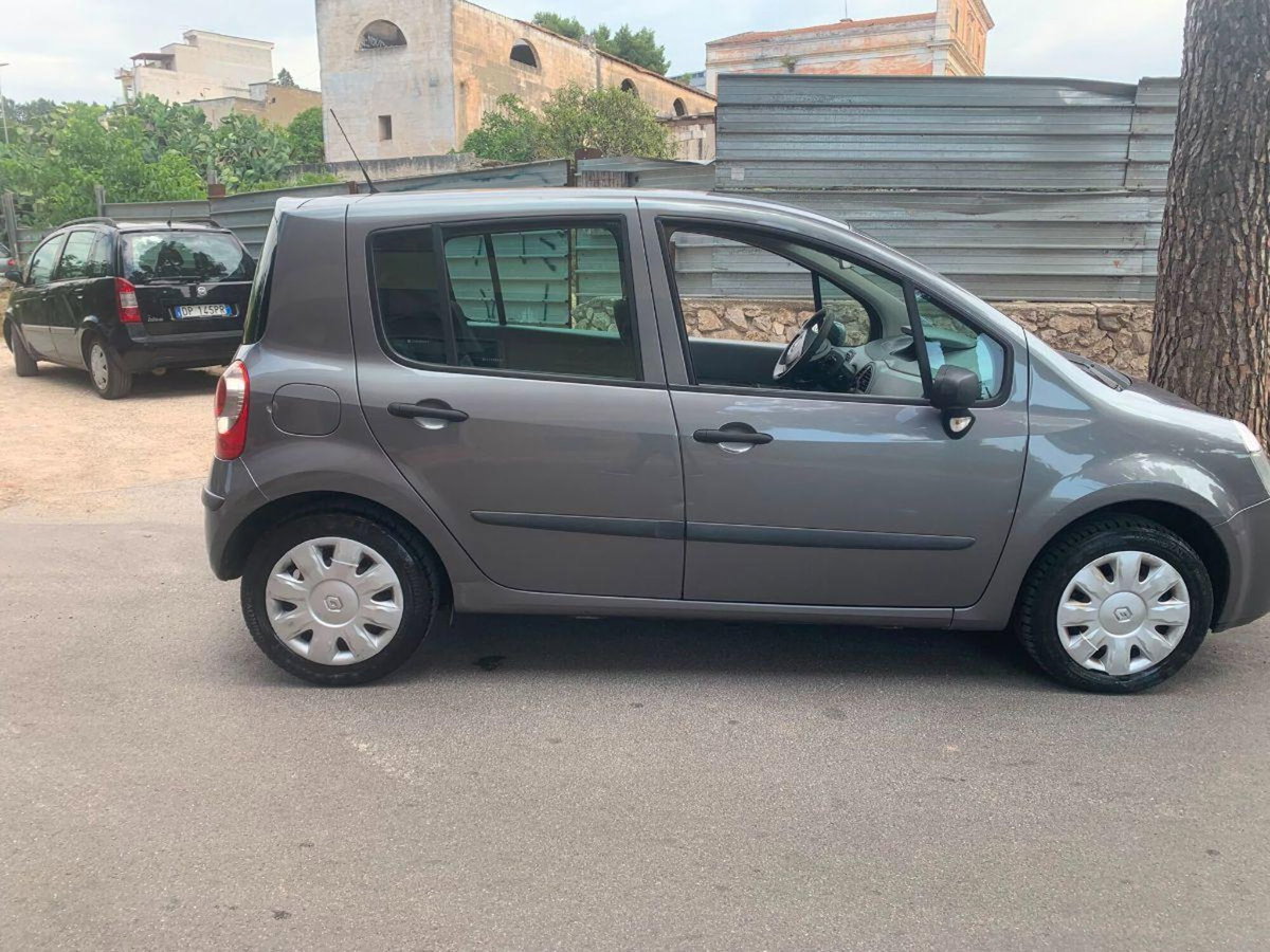 Renault Modus 1.5 dCi 70CV Saint Tropez (7)