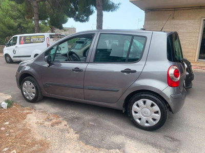 Renault Modus 1.5 dCi 70CV Saint Tropez (9)