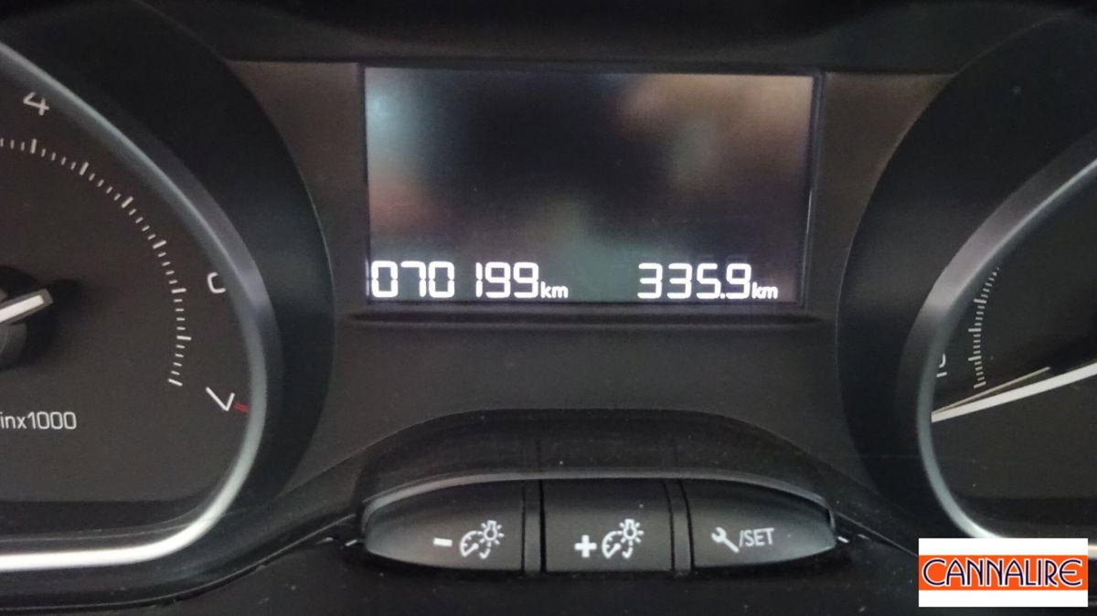 Peugeot 208 VTi 82 CV 5 porte Allure (14)