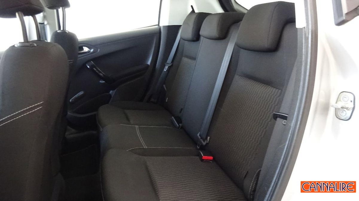 Peugeot 208 VTi 82 CV 5 porte Allure (8)