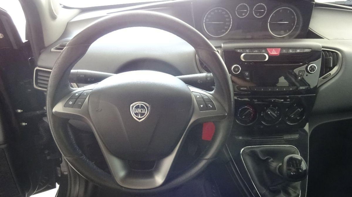 Lancia Ypsilon 1.3 MJT 16V 95 CV 5 porte S&S Silver (12)