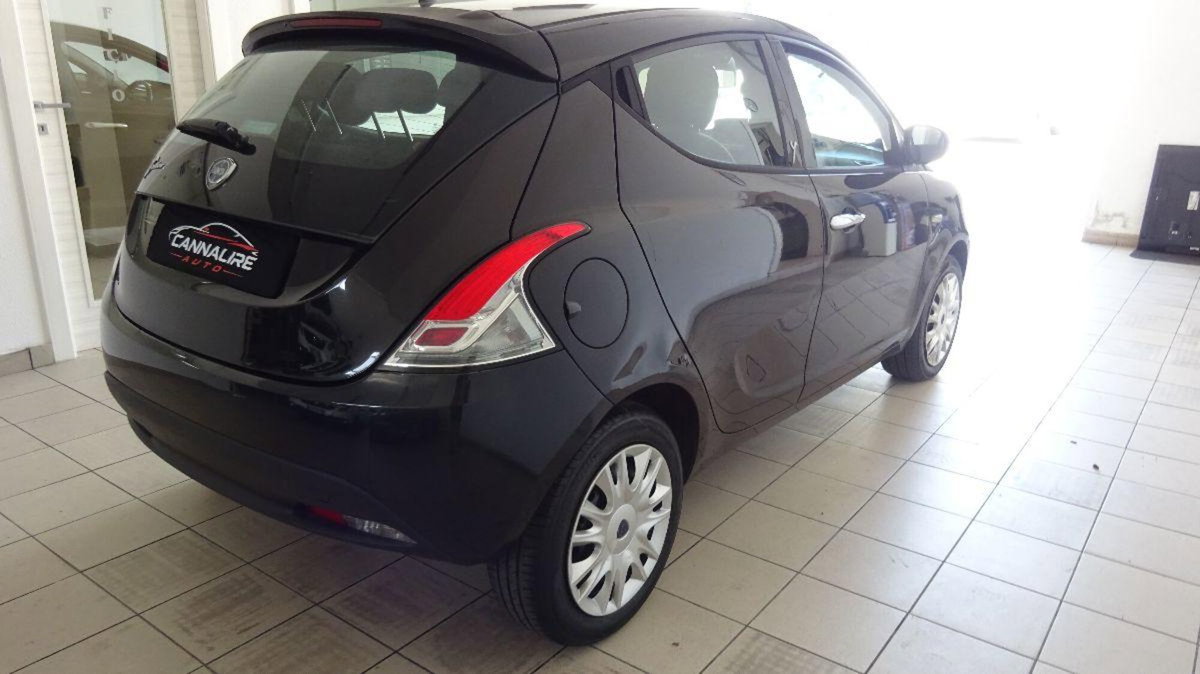 Lancia Ypsilon 1.3 MJT 16V 95 CV 5 porte S&S Silver (14)
