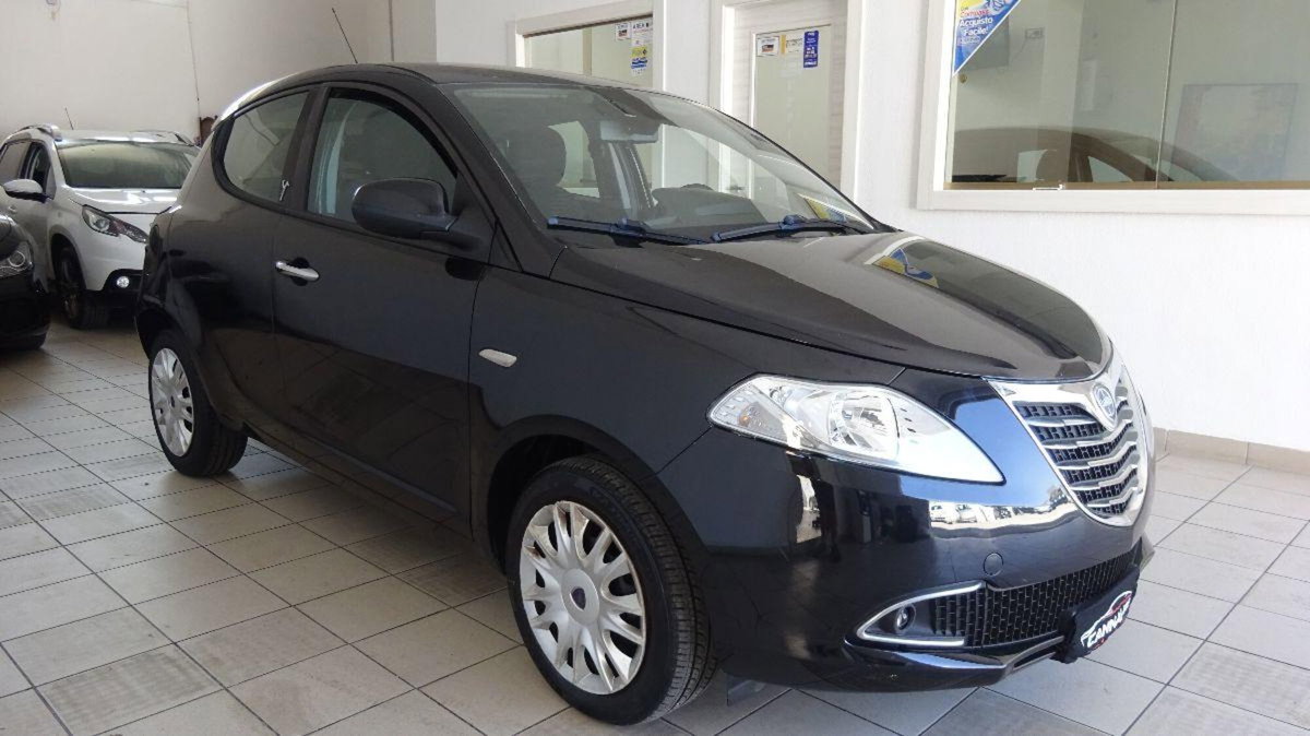 Lancia Ypsilon 1.3 MJT 16V 95 CV 5 porte S&S Silver (5)