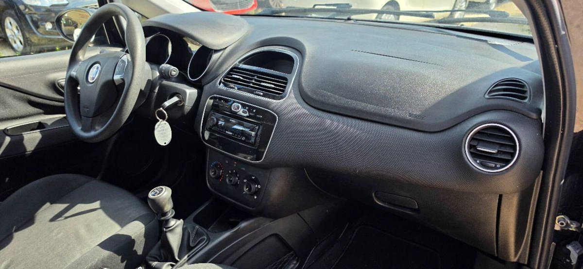 Fiat Punto 1.4 8V 5 porte Natural Power Lounge (18)