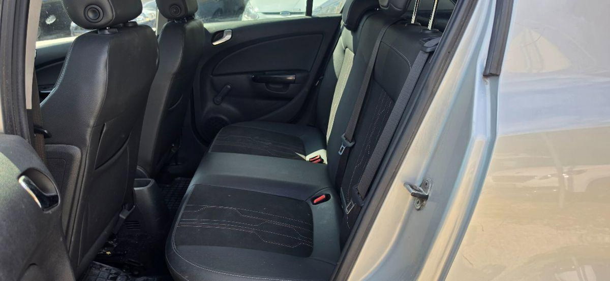 Opel Corsa 1.2 85CV 3 porte GPL-TECH Edition (12)