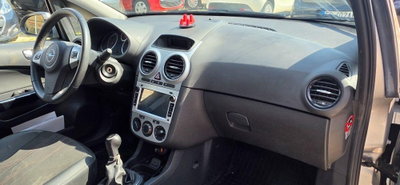 Opel Corsa 1.2 85CV 3 porte GPL-TECH Edition (18)