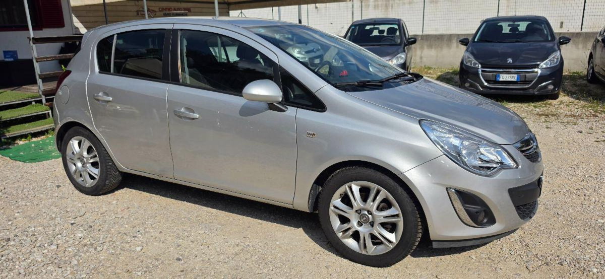 Opel Corsa 1.2 85CV 3 porte GPL-TECH Edition (8)