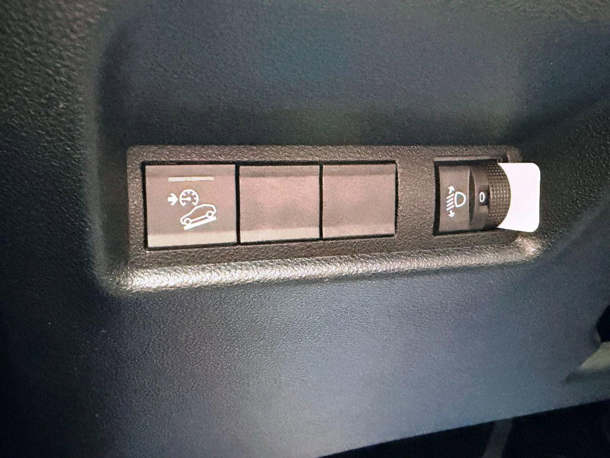 Jeep Avenger 1.2 turbo e-hybrid mhev Summit fwd 110cv edct6 (14)