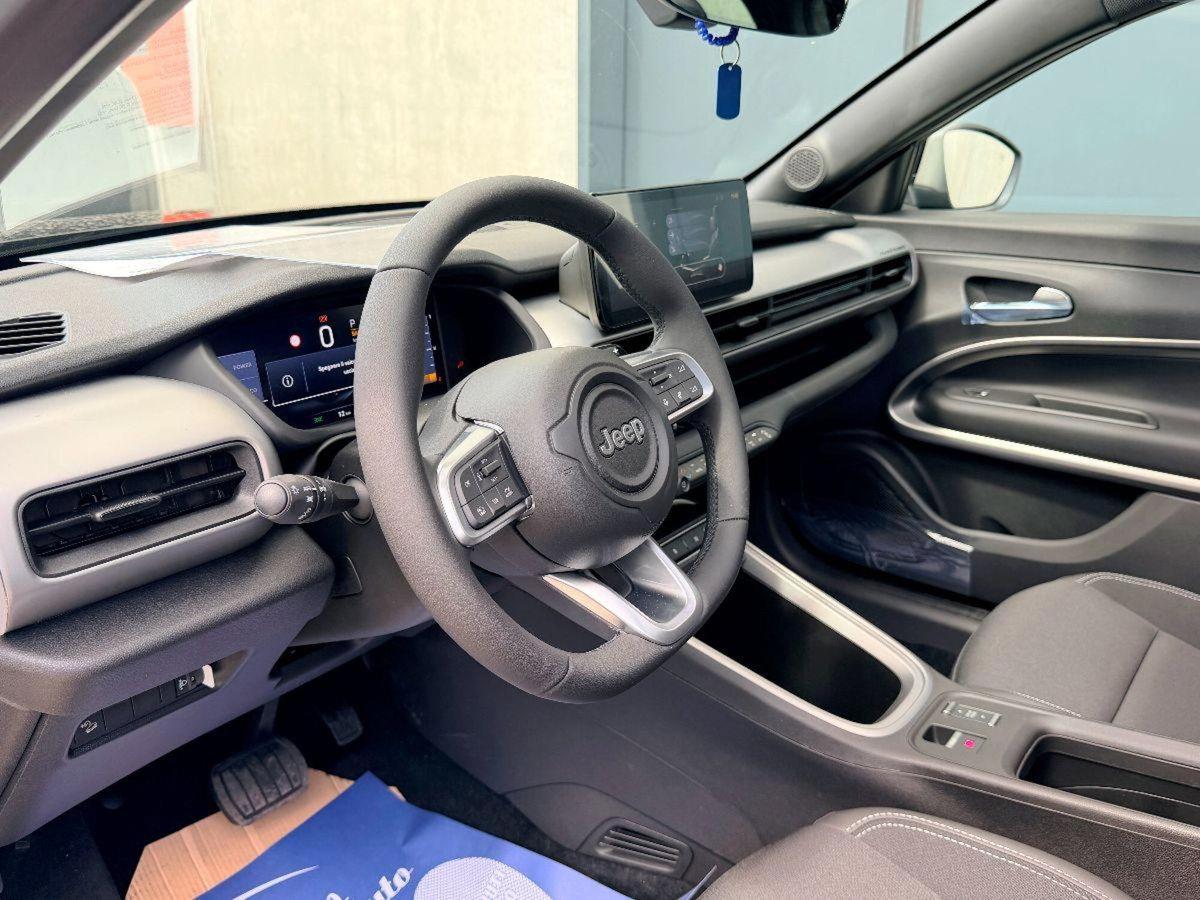 Jeep Avenger 1.2 turbo e-hybrid mhev Summit fwd 110cv edct6 (9)