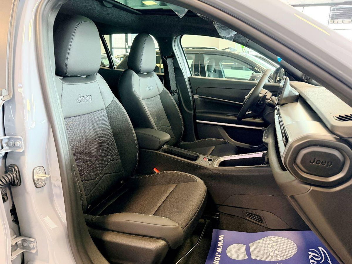 Jeep Avenger 1.2 turbo e-hybrid mhev Summit fwd 110cv edct6 (10)