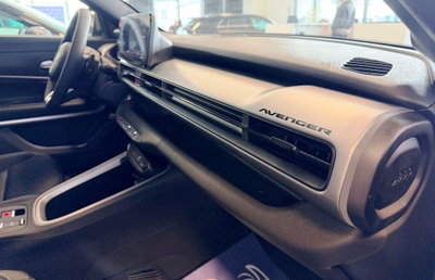 Jeep Avenger 1.2 turbo e-hybrid mhev Summit fwd 110cv edct6 (11)