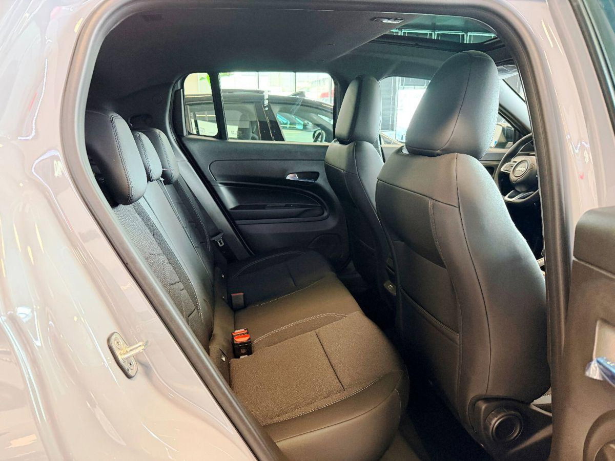 Jeep Avenger 1.2 turbo e-hybrid mhev Summit fwd 110cv edct6 (7)