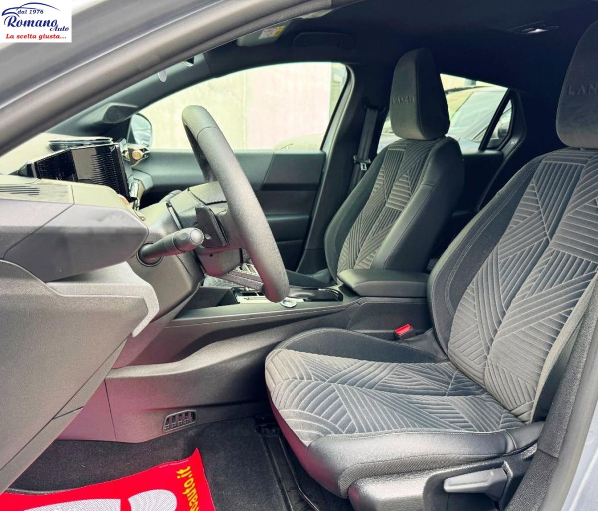 Lancia Ypsilon 1.2 mhev LX 110cv e-dct (9)
