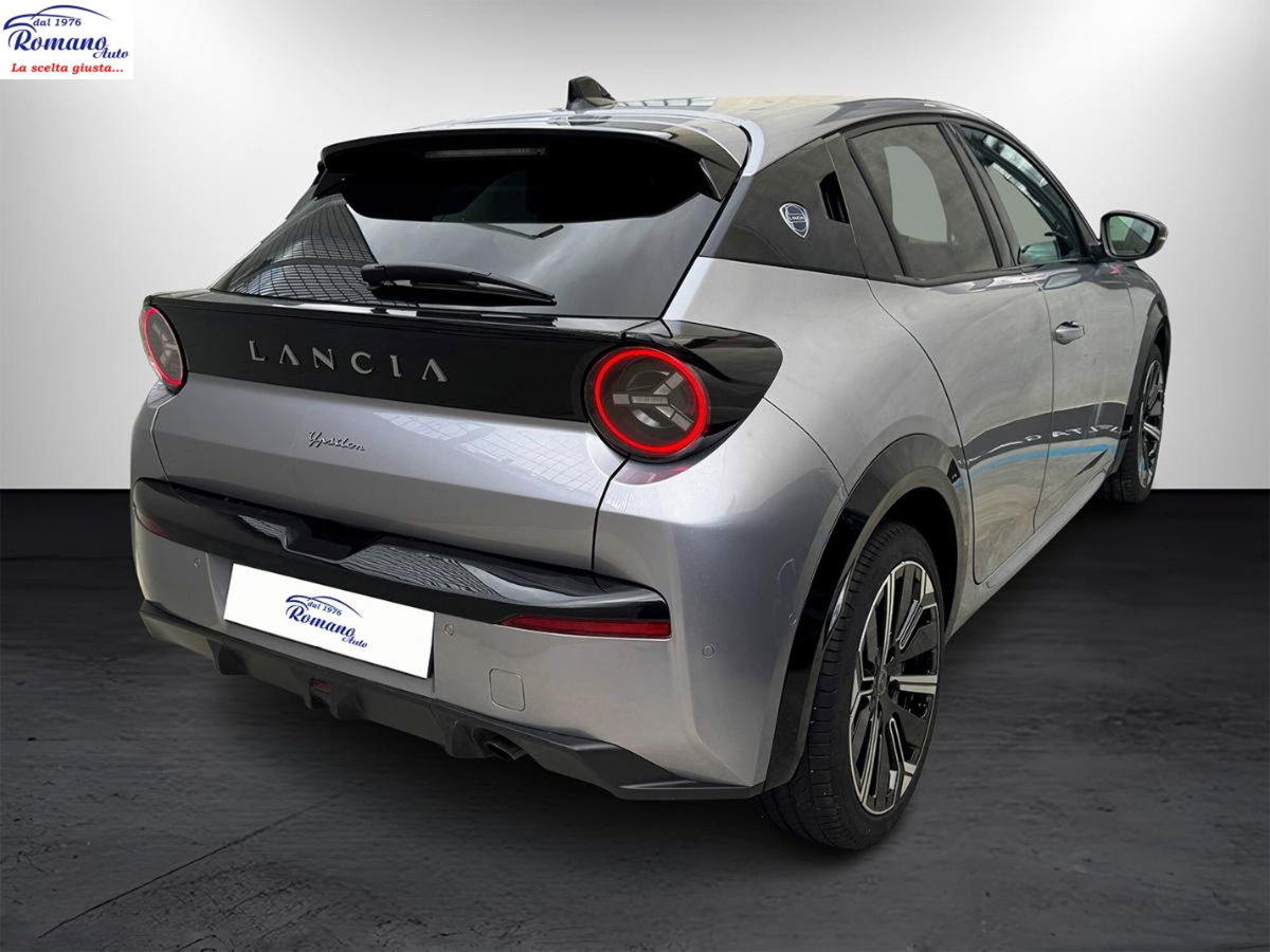 Lancia Ypsilon 1.2 mhev LX 110cv e-dct (3)