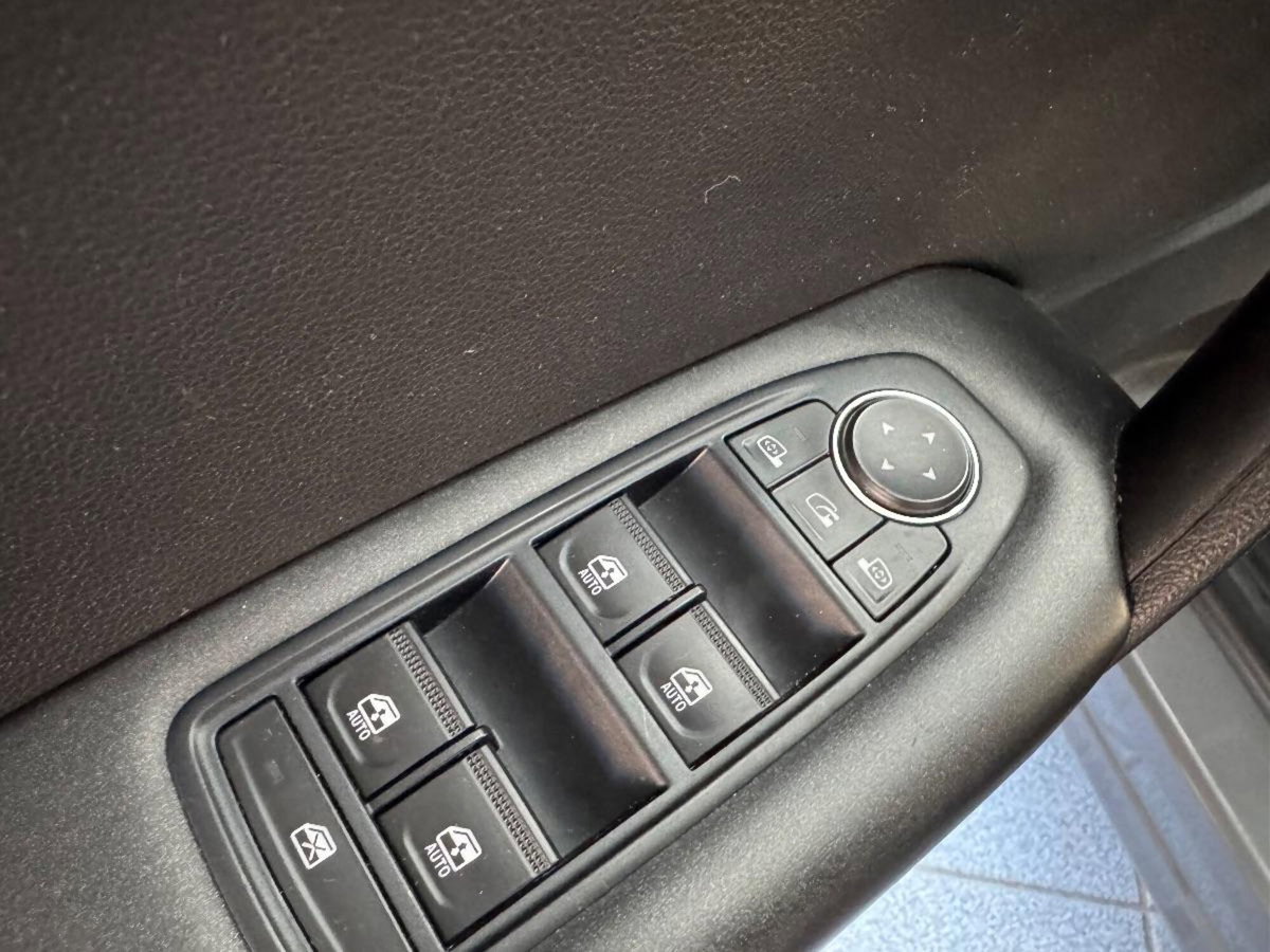 Renault Captur Blue dCi 115 CV EDC Business (19)