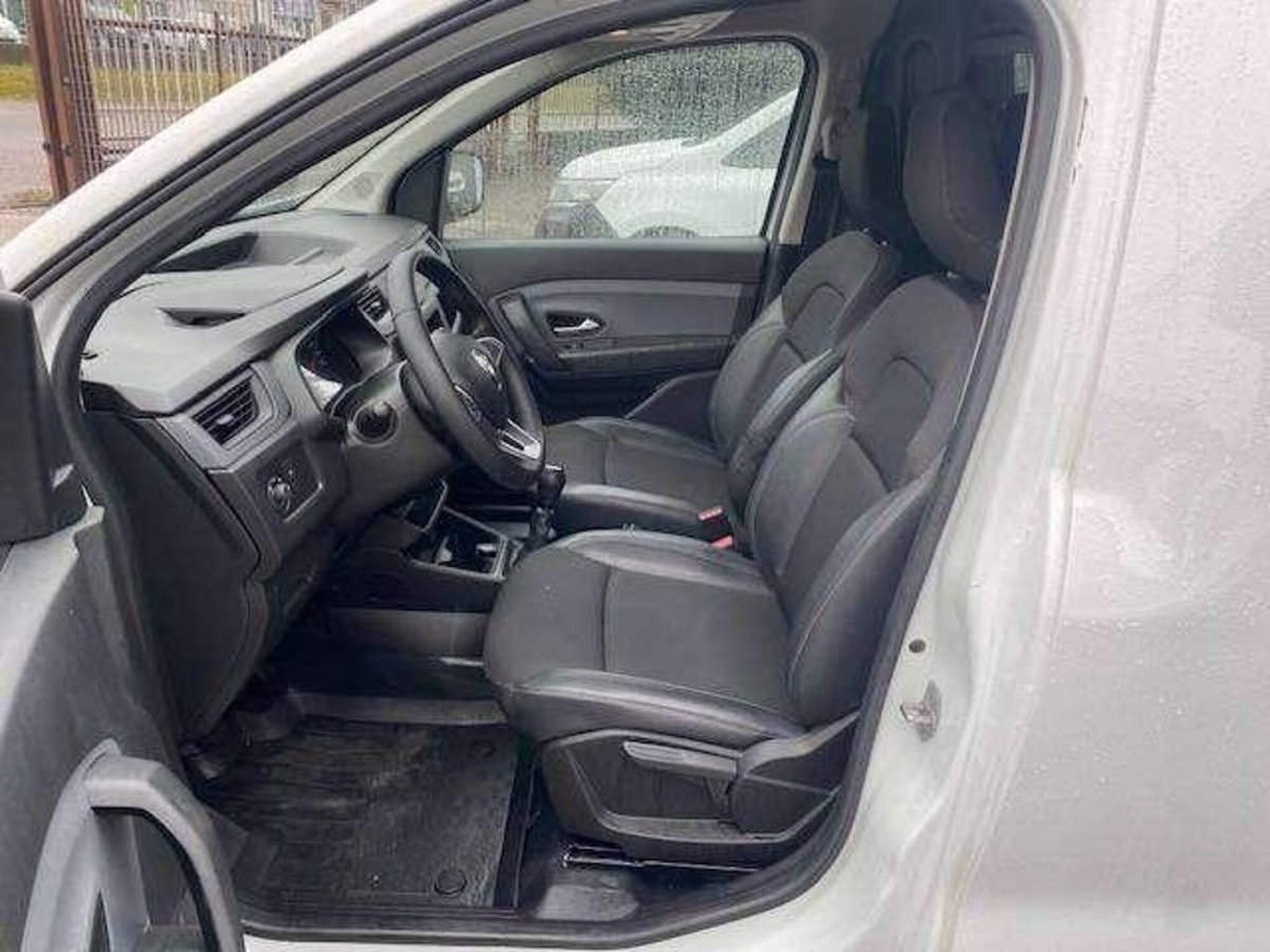 Renault Express van 1.5 Blue dci 95cv (7)