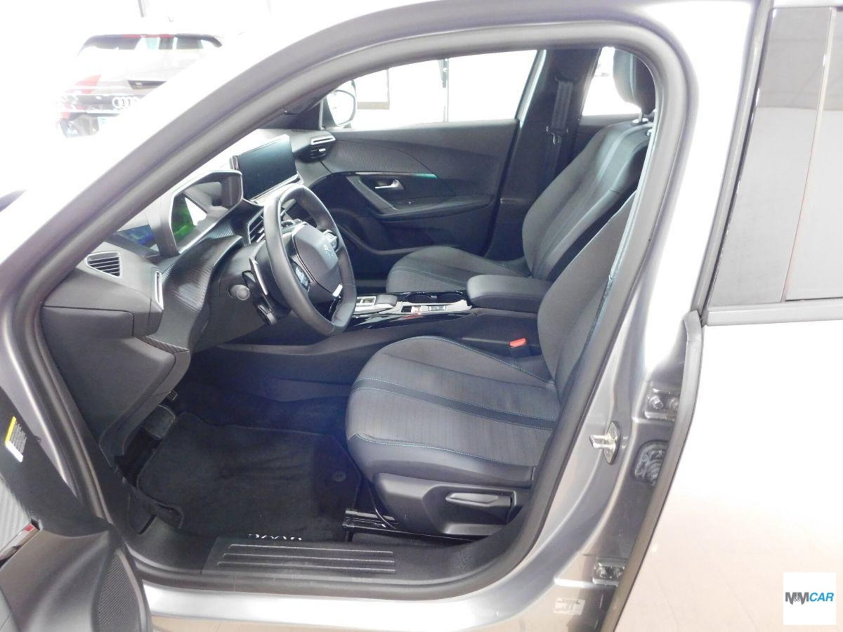 Peugeot 2008 BlueHDi 130 S&S EAT8 Allure Pack (10)