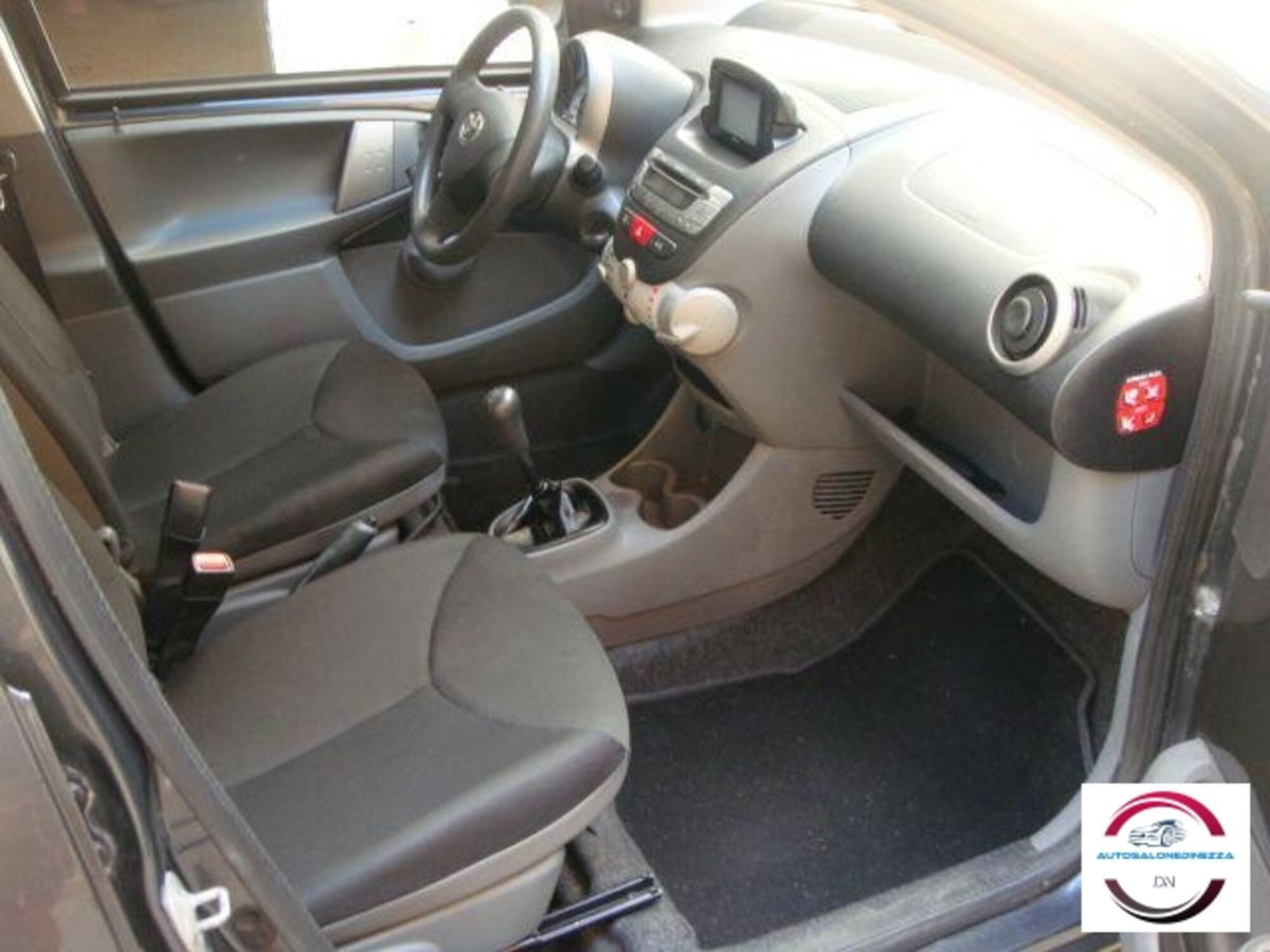 Toyota Aygo 1.0 12V VVT-i 5 porte Now (14)