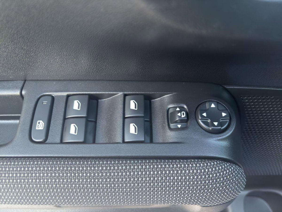 Citroen C3 Aircross BlueHDi 110 S&S Shine Pack (17)