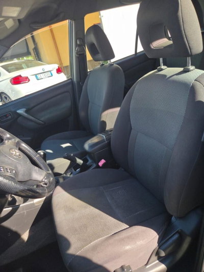 Toyota Rav4 Tdi D-4D cat 5 porte (8)
