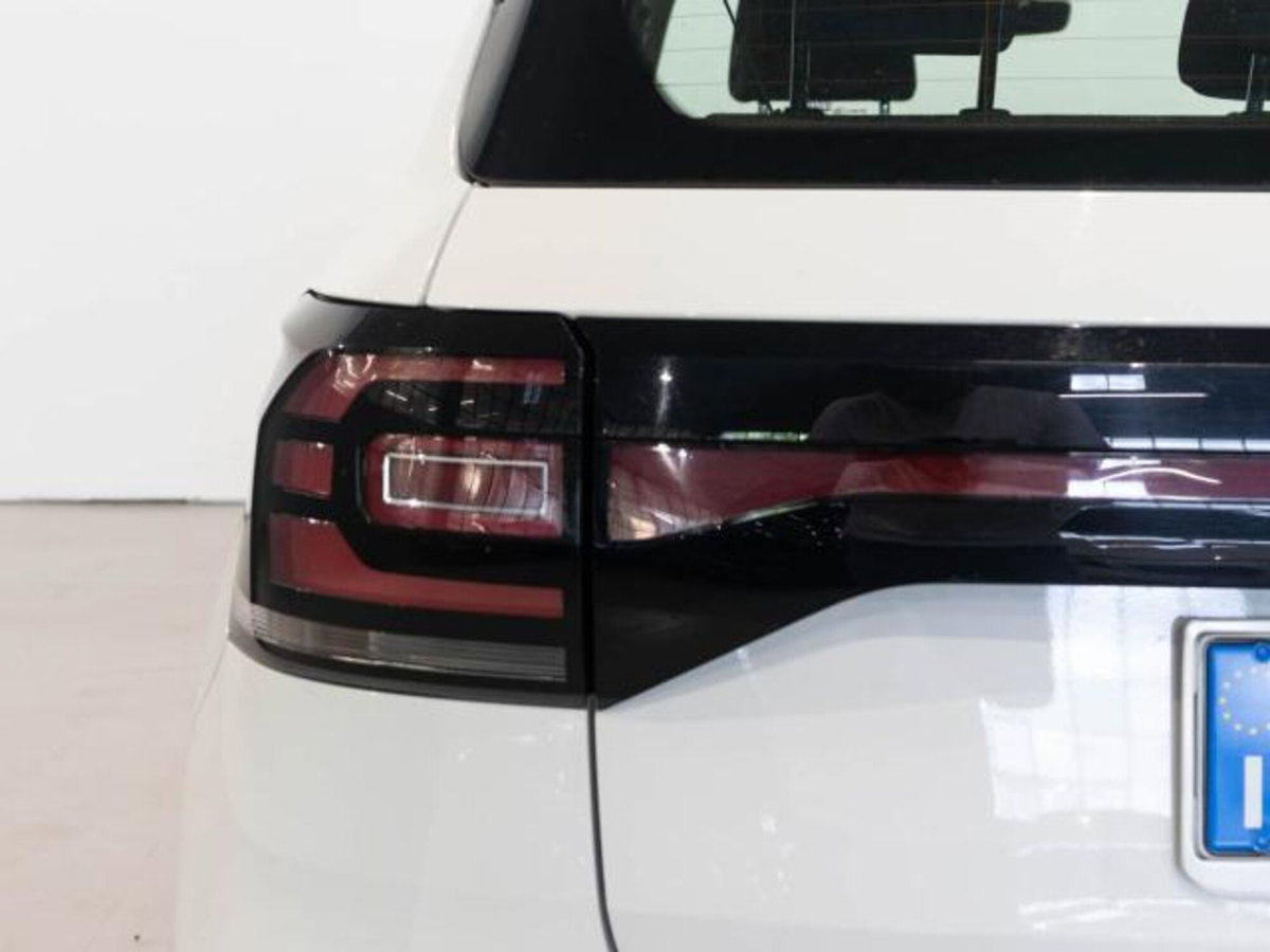 Volkswagen T-Cross 1.0 TSI 110 CV Sport (9)