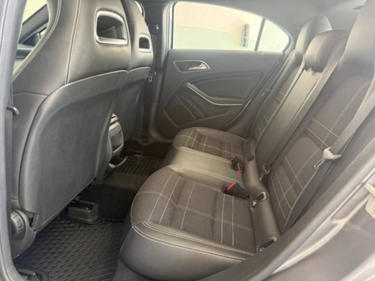 Mercedes-Benz Classe A 200 d Automatic Sport (10)
