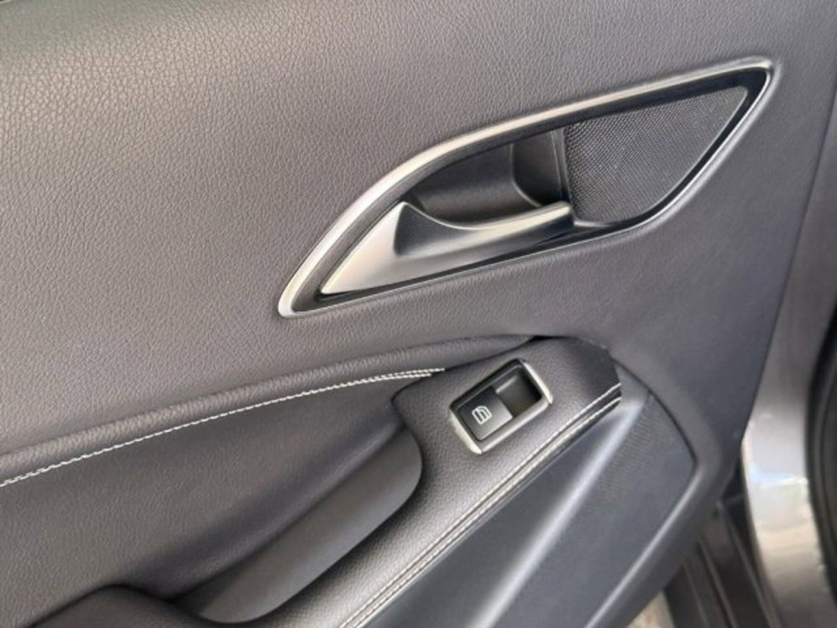 Mercedes-Benz Classe A 200 d Automatic Sport (12)